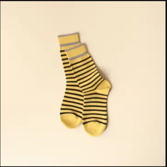 Queen Bee  tee and  let it Bee socks - Picture 2 of 2